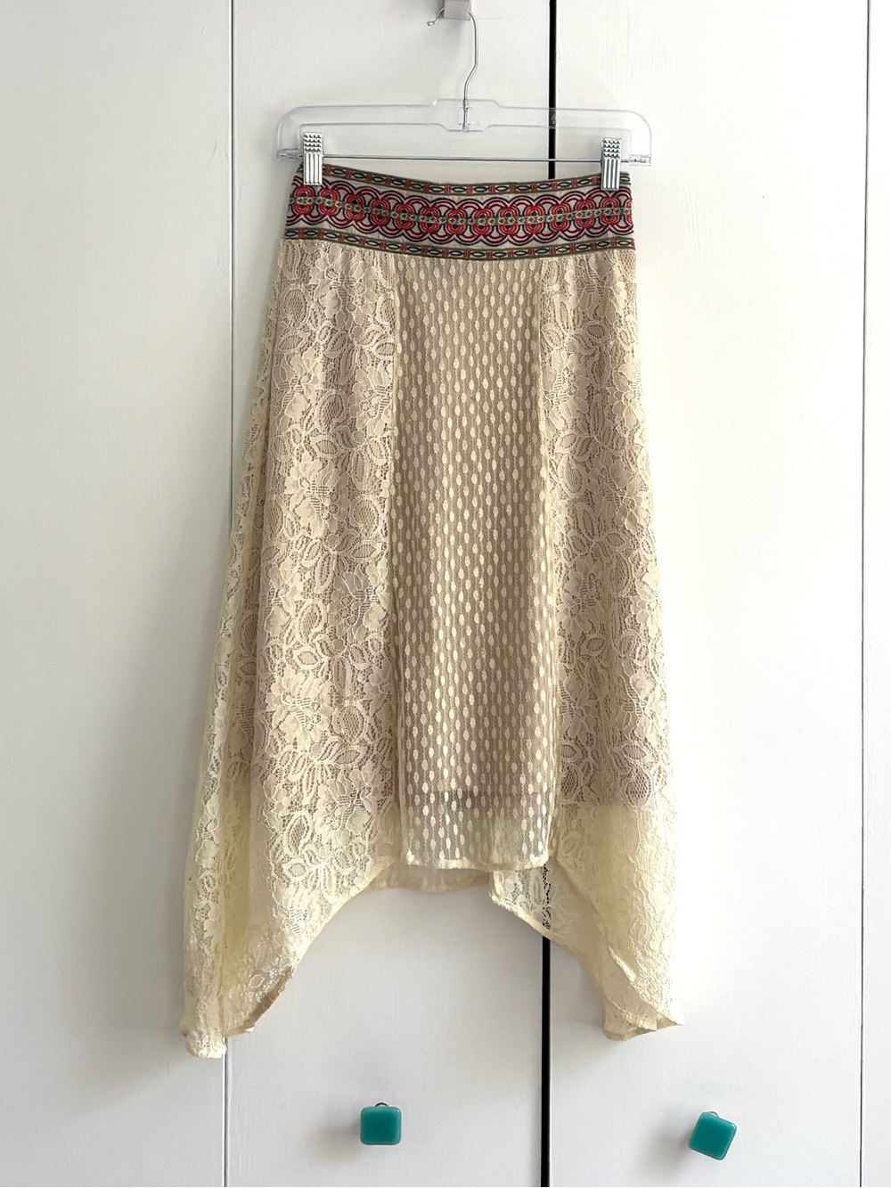 Flying Tomato Cream Lace Embroidered Boho Skirt Size Small